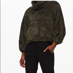 LULULEMON Sherpa cozy black pullover